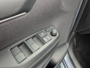 https://vehicle.imgix.net/4262967/2ef9ae31-261a-4c81-af01-2cde3d87880d.jpg
