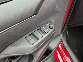 https://vehicle.imgix.net/4262971/b1539af1-1871-42db-87e8-00c48c5edc02.jpg