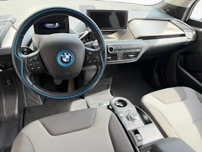https://vehicle.imgix.net/4263227/99ada780-d89d-4759-967c-9c415d04e5fa.jpg