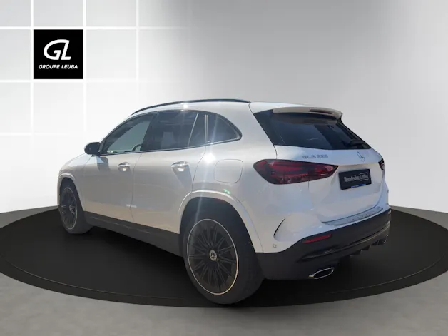 Mercedes-Benz GLA 220 4Matic 8G-DCT