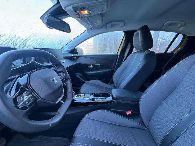 Peugeot 208 1.2 PureTech Allure EAT8