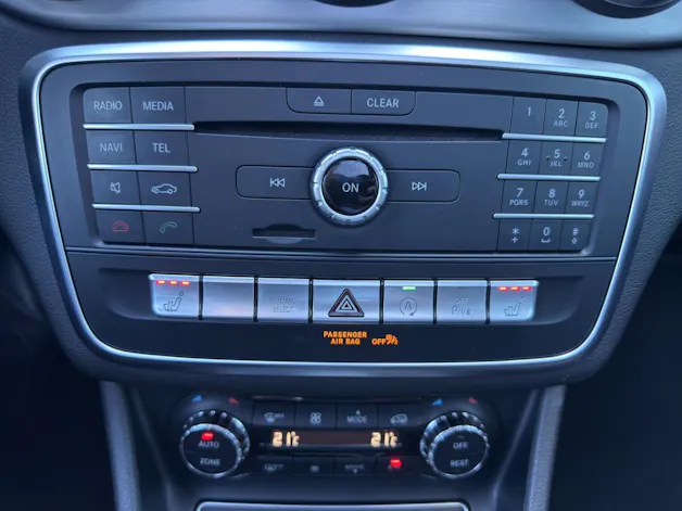 Mercedes-Benz CLA 200 AMG Line