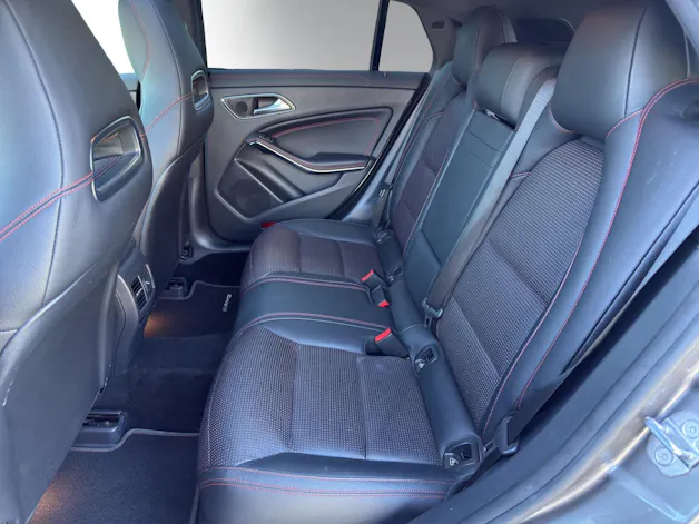 Mercedes-Benz CLA 200 AMG Line