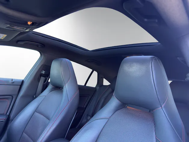 Mercedes-Benz CLA 200 AMG Line