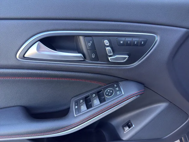 Mercedes-Benz CLA 200 AMG Line