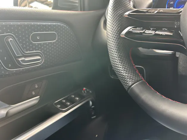 Mercedes-Benz EQB 350 66,5 kWh 4Matic Swiss Star