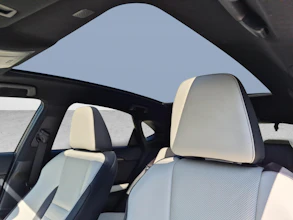 https://vehicle.imgix.net/4264301/6b0ffa92-d620-4f26-b706-0f0783eb85ac.jpg