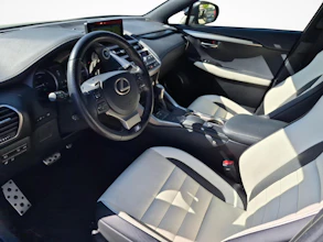 https://vehicle.imgix.net/4264301/8eb7ee52-b1c8-4f4a-bb53-436dbe0770a6.jpg