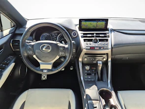 immagine del veicolo LEXUS NX 300h F-Sport / ab 3,99% Leasing bei Abschluss einer Protect Autoversicherung