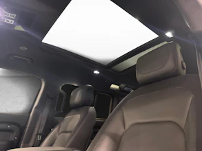 https://vehicle.imgix.net/4264510/b7e3a078-a676-4b37-b3f0-0ae98cef9217.jpg