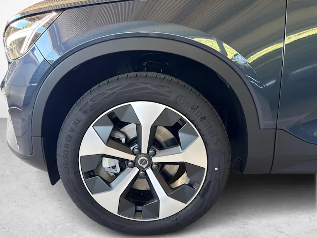 Volvo XC40 2.0 B3 MH Plus Dark