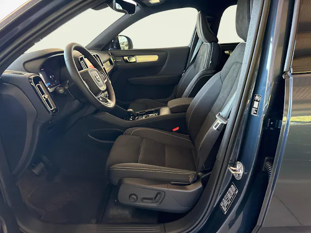 Volvo XC40 2.0 B3 MH Plus Dark