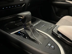 Fahrzeugbild LEXUS UX 250h Excellence