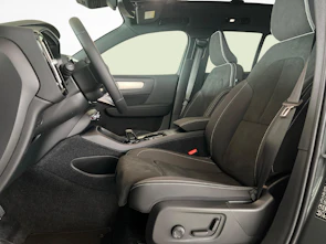image du véhicule VOLVO XC40 2.0 B3 MH Plus Dark