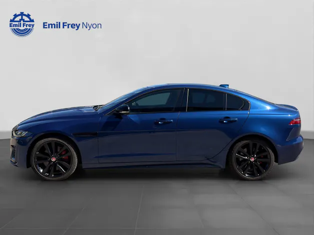 Jaguar XE 2.0 T 300 R-Dynamic Black AWD