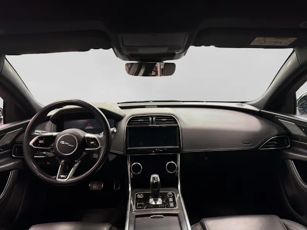 Jaguar XE 2.0 T 300 R-Dynamic Black AWD