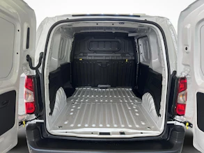 https://vehicle.imgix.net/4264806/8f3c1d98-28cd-41fb-ae13-4688ca2811cf.jpg