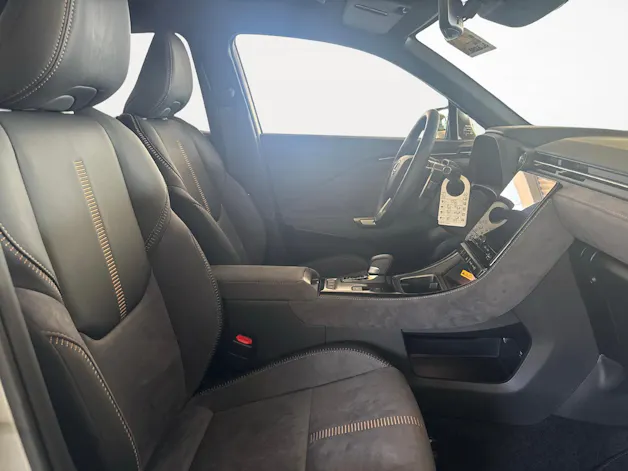 Lexus LBX 1.5 Hybrid Cool AWD