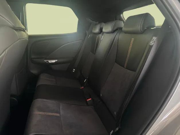 Lexus LBX 1.5 Hybrid Cool AWD