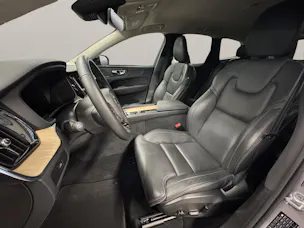 Volvo XC60 2.0 B5 MH Plus Dark AWD