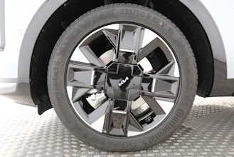https://vehicle.imgix.net/4265440/f34e5b2f-7f77-497e-9e74-36103efd1bde.jpg