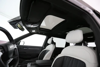 https://vehicle.imgix.net/4265443/8ac2d054-9955-4fa1-b446-7dcdd53352ee.jpg