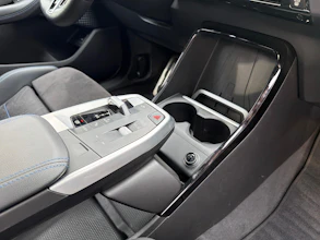 https://vehicle.imgix.net/4265727/fd0c71de-6842-408e-86b3-ca143ceafbff.jpg