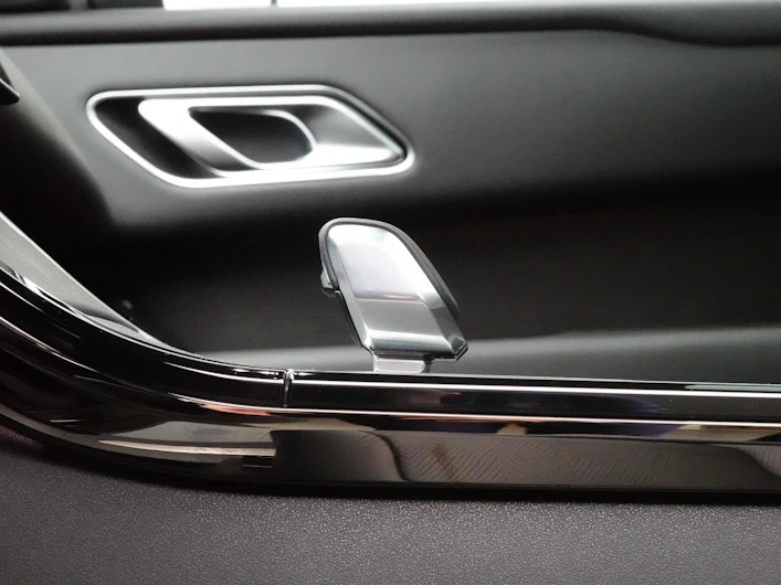 Fahrzeugbild LAND ROVER RANGE ROVER VELAR