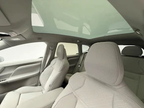 https://vehicle.imgix.net/4265808/b92979b4-4138-4b9a-9e58-aa4ff298d00f.jpg