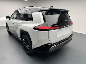 https://vehicle.imgix.net/4265850/eaa9e014-d604-474d-b7b0-bcfa14f28a2f.jpeg