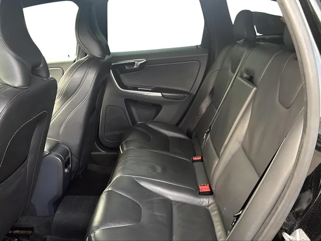 Volvo XC60 2.4 D5 Mom. R-Design AWD S/S