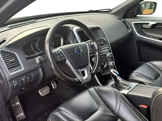 Volvo XC60 2.4 D5 Mom. R-Design AWD S/S