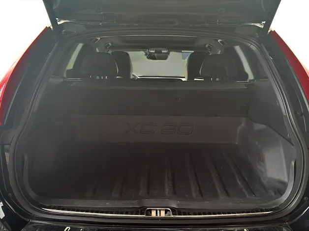 Volvo XC60 2.4 D5 Mom. R-Design AWD S/S