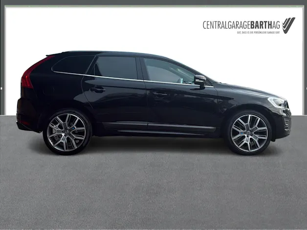 Volvo XC60 2.4 D5 Mom. R-Design AWD S/S
