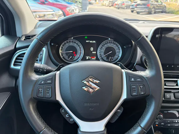 Suzuki S-Cross 1.5 Compact Top Hybrid 4x4