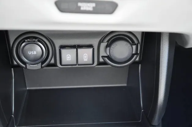Suzuki Swift 1.2 Sakura Top Hybrid 4x4