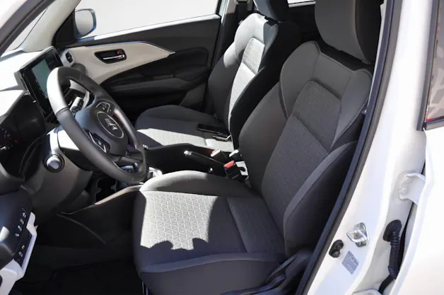 Suzuki Swift 1.2 Sakura Top Hybrid 4x4