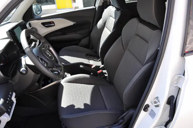 Suzuki Swift 1.2 Sakura Top Hybrid 4x4