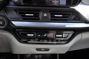 Suzuki Swift 1.2 Sakura Top Hybrid 4x4