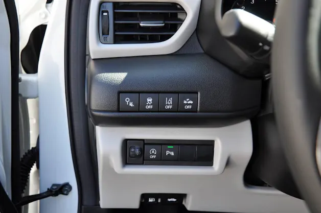 Suzuki Swift 1.2 Sakura Top Hybrid 4x4