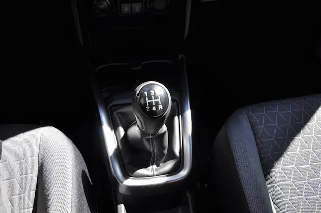 Suzuki Swift 1.2 Sakura Top Hybrid 4x4