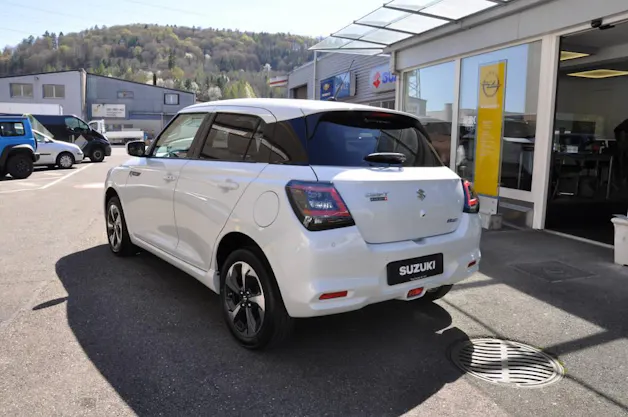 Suzuki Swift 1.2 Sakura Top Hybrid 4x4