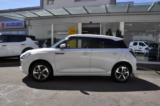 Suzuki Swift 1.2 Sakura Top Hybrid 4x4