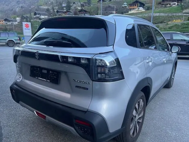 Suzuki S-Cross 1.5 Compact Top Hybrid 4x4