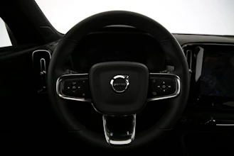 https://vehicle.imgix.net/4266202/a40296ae-c539-4c44-8e65-161c16326642.jpg