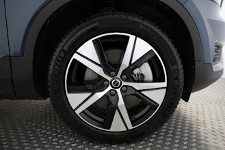 https://vehicle.imgix.net/4266202/fcad343c-2fb7-416b-be38-6a8324012bea.jpg