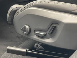 https://vehicle.imgix.net/4267451/9e5dea32-7a79-46ce-b828-c34d28935c78.jpeg