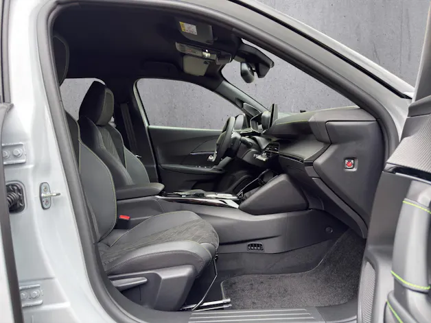 Peugeot 2008 1.2 Hybrid 145 GT