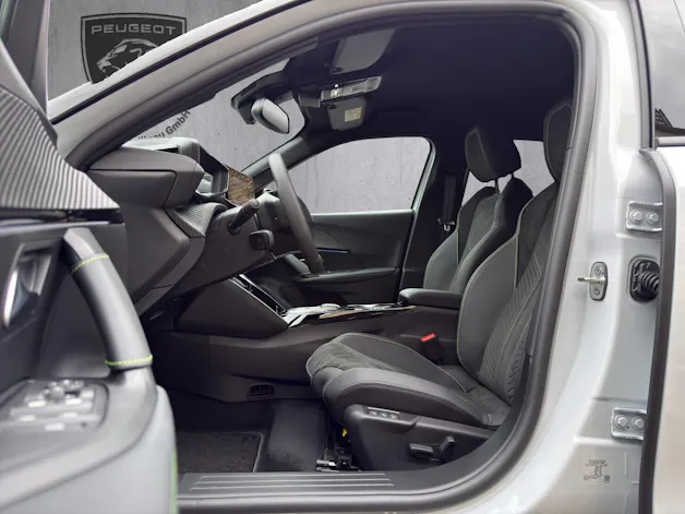 Peugeot 2008 1.2 Hybrid 145 GT
