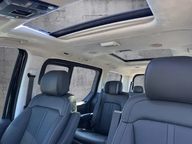 Hyundai Staria Premium 1.6 GDi HEV Vertex 7P